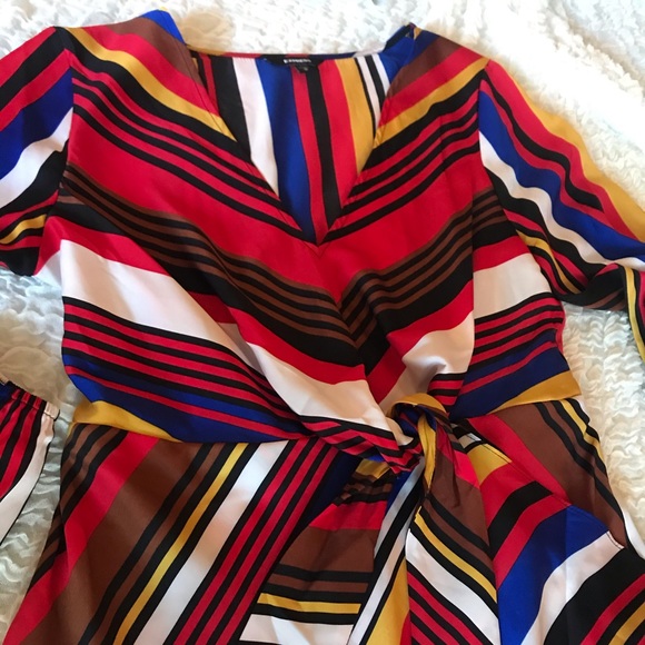 Colorful wrap dress with tie front - Picture 2 of 5